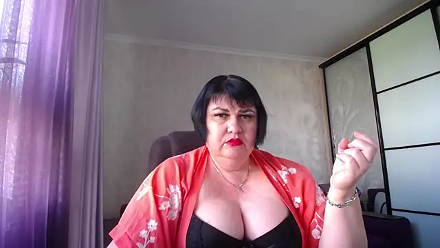 AlluringCurves webcam