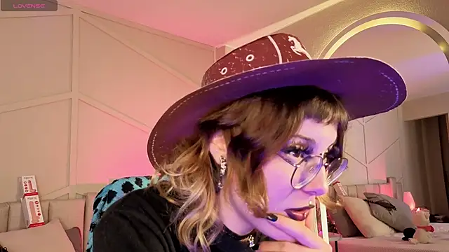 Rossiee_huntt webcam