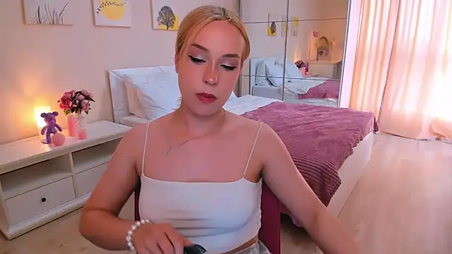 serene_land - Serene_land's free webcam - UK Sex Cams