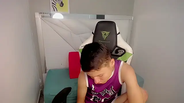 nyc_bby (M twink) - ☀️Show dick hard