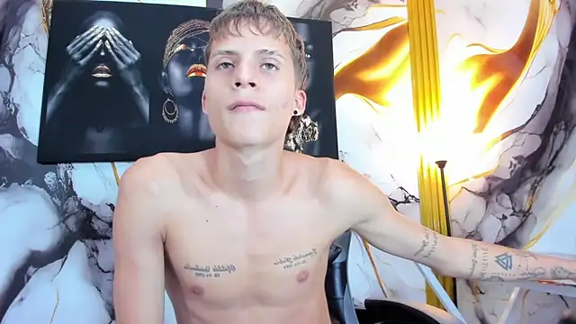 mono_blonde webcam