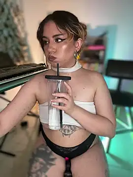 NikkiNix webcam