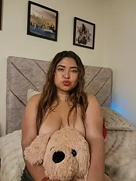 CurvyLolaX webcam