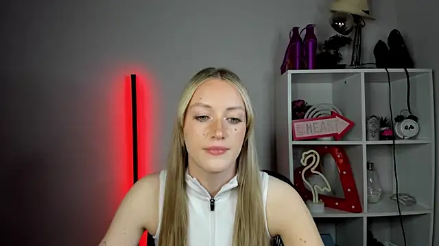 EvelynBlond webcam