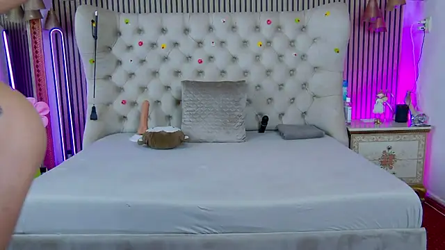 PlayfulShow webcam