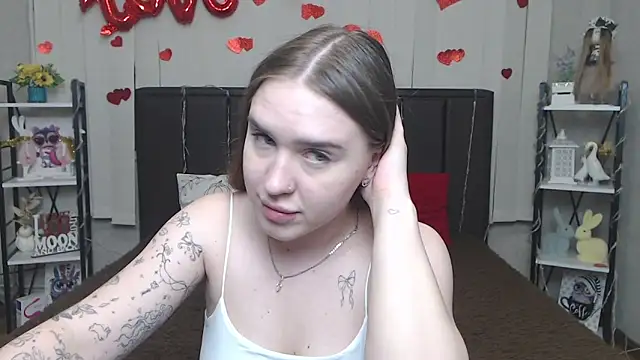 LauraHlot webcam