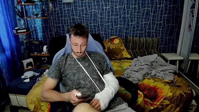 CuteBoy228 webcam