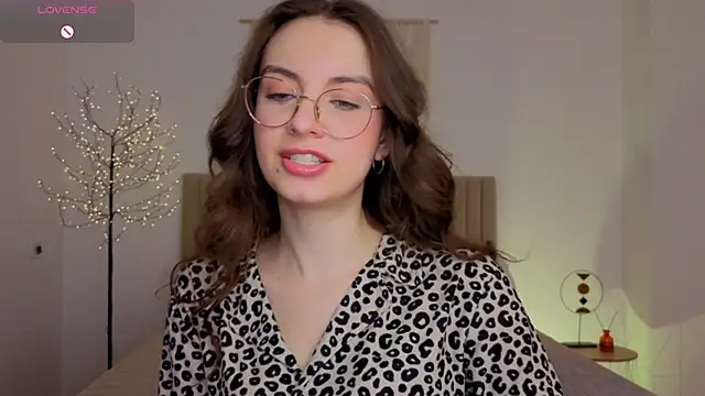 real_cutie1 - Real_cutie1's free webcam - UK Sex Cams
