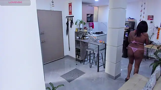 LadyNahir webcam