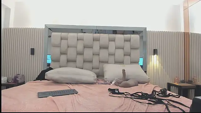 noah_pariss webcam