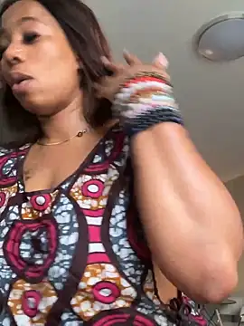 CurvyDesire1