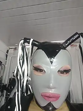 LatexDevil_Blondie webcam