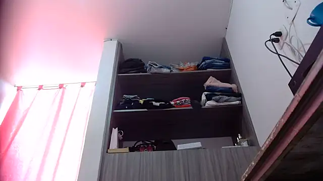 nicolle_milf1978 webcam