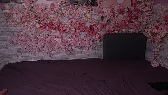 KinkyFriedChicks webcam