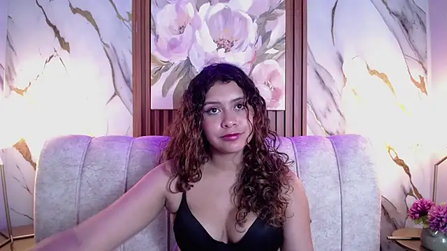 CurlyDani webcam
