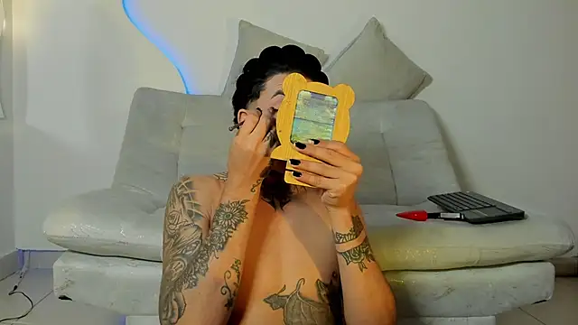 ArohomLester_ webcam