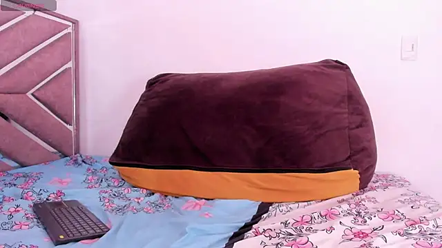 Rivevichaie - Couple webcam sex chat