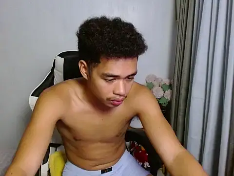 curlyasian_njxx webcam