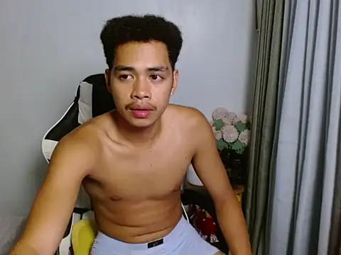 curlyasian_njxx webcam