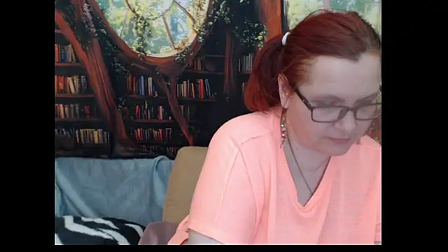 PlayfullMature webcam
