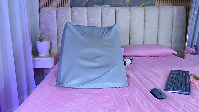 mia_scot - Mia_scot's free webcam - UK Sex Cams
