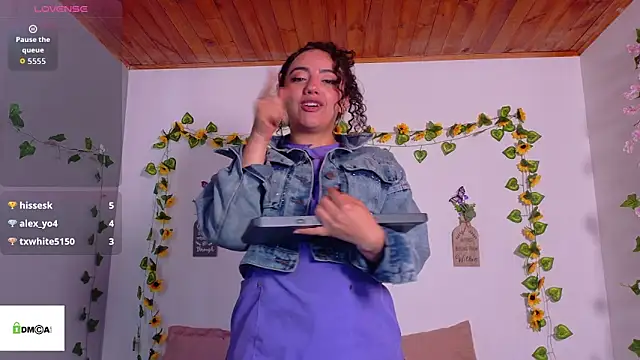 emiily_curly webcam