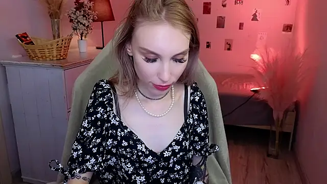 MilaDuales webcam
