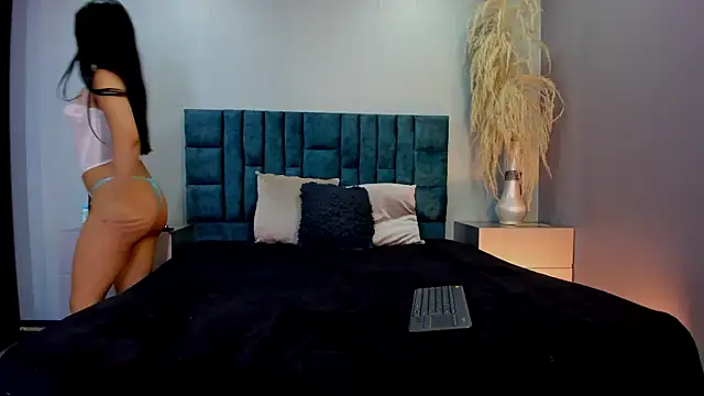 MaddyGlow webcam