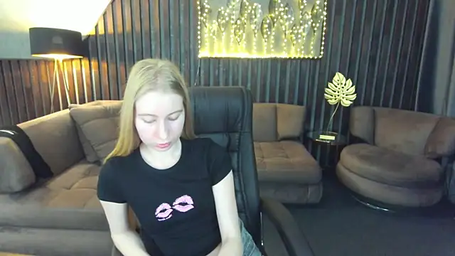 Alina_Blonde webcam