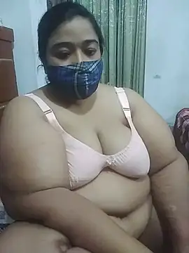 momo_loves webcam