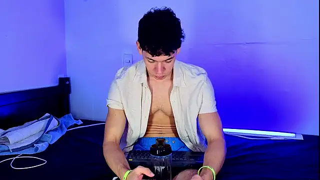 Luke_Muscle webcam