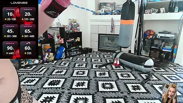 Blondiewithanass webcam