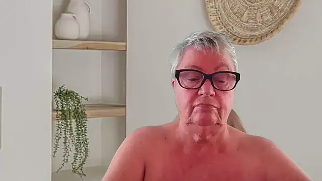 Mystery-Grandmother webcam