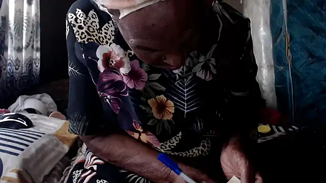 NaughtyGranny webcam