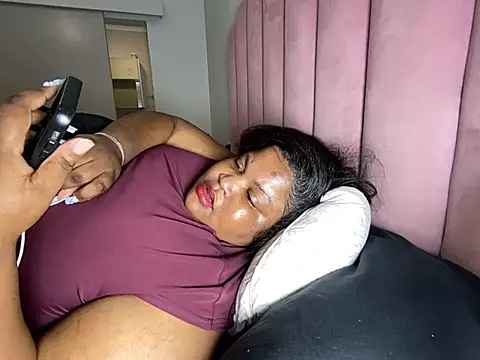 MissLola27 webcam