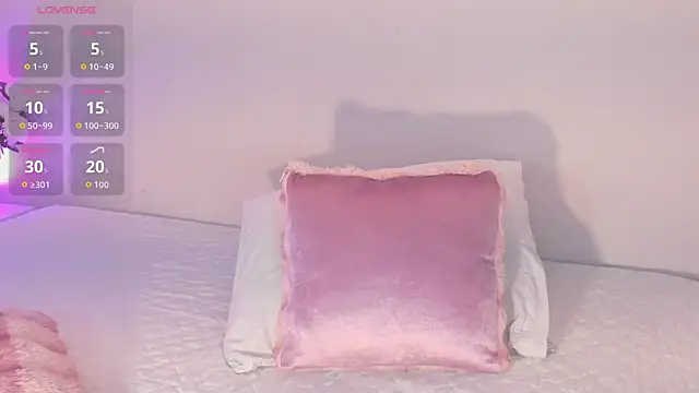 LeylaWoods webcam
