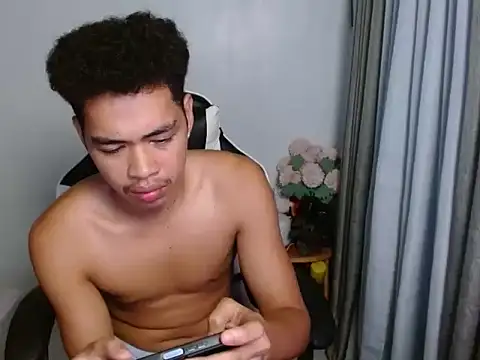 curlyasian_njxx webcam