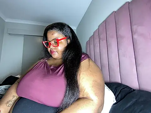 MissLola27 webcam