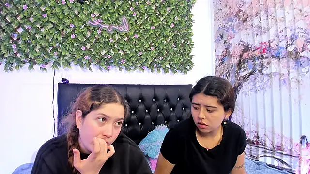 valeria_and_zoe webcam
