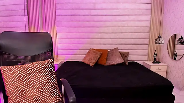 VictoriaaBlair webcam