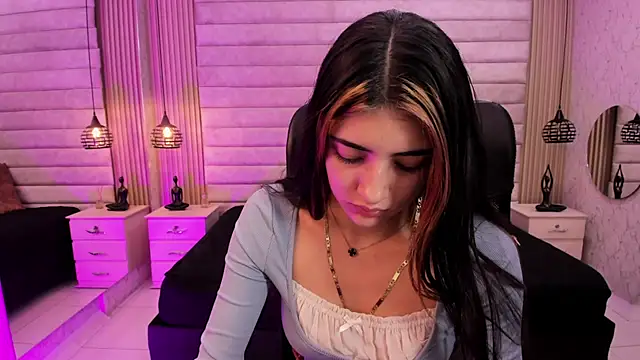 VictoriaaBlair webcam