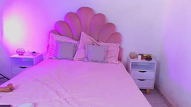 MiaColucci18 webcam