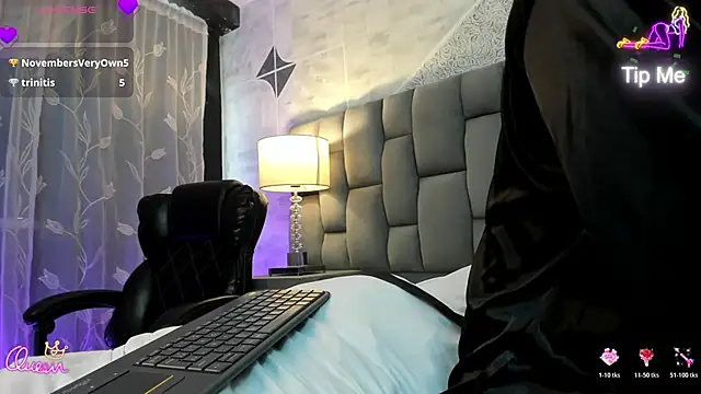 CarolineFyre webcam