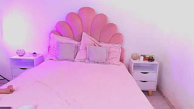 MiaColucci18 webcam