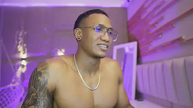 Logan_Varela webcam