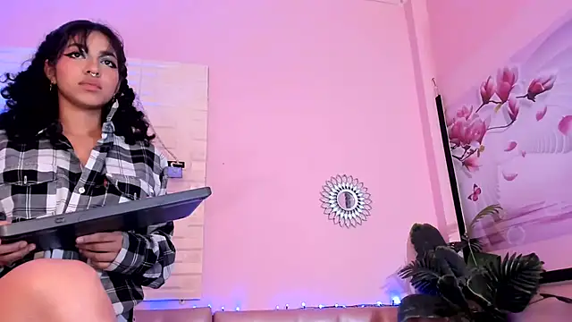 Aronandmoli69 webcam