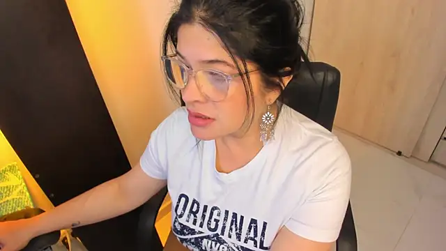 BellaFlaming webcam