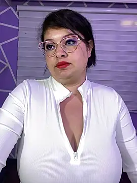 MiiaaJoness webcam