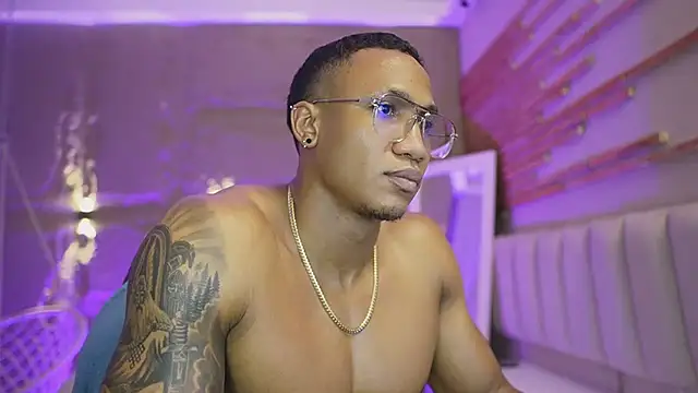 Logan_Varela webcam