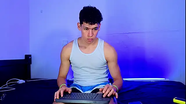 Luke_Muscle webcam
